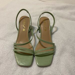 Unisa green sandal pumps